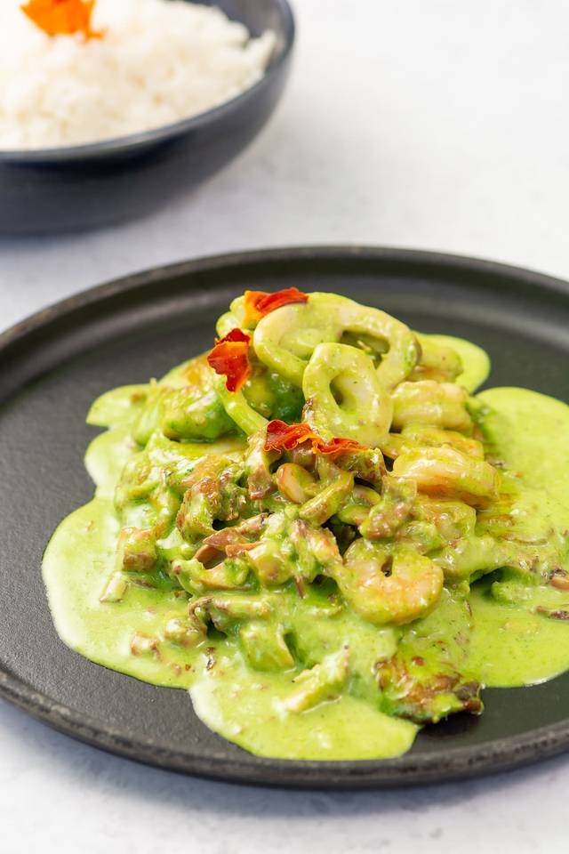 Pescado con mariscos al cilantro