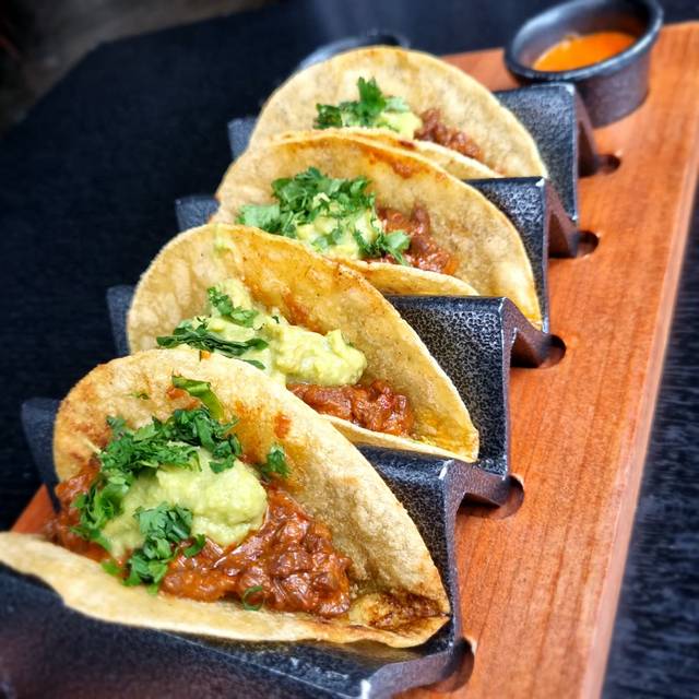 Tacos de birria (3 tacos)